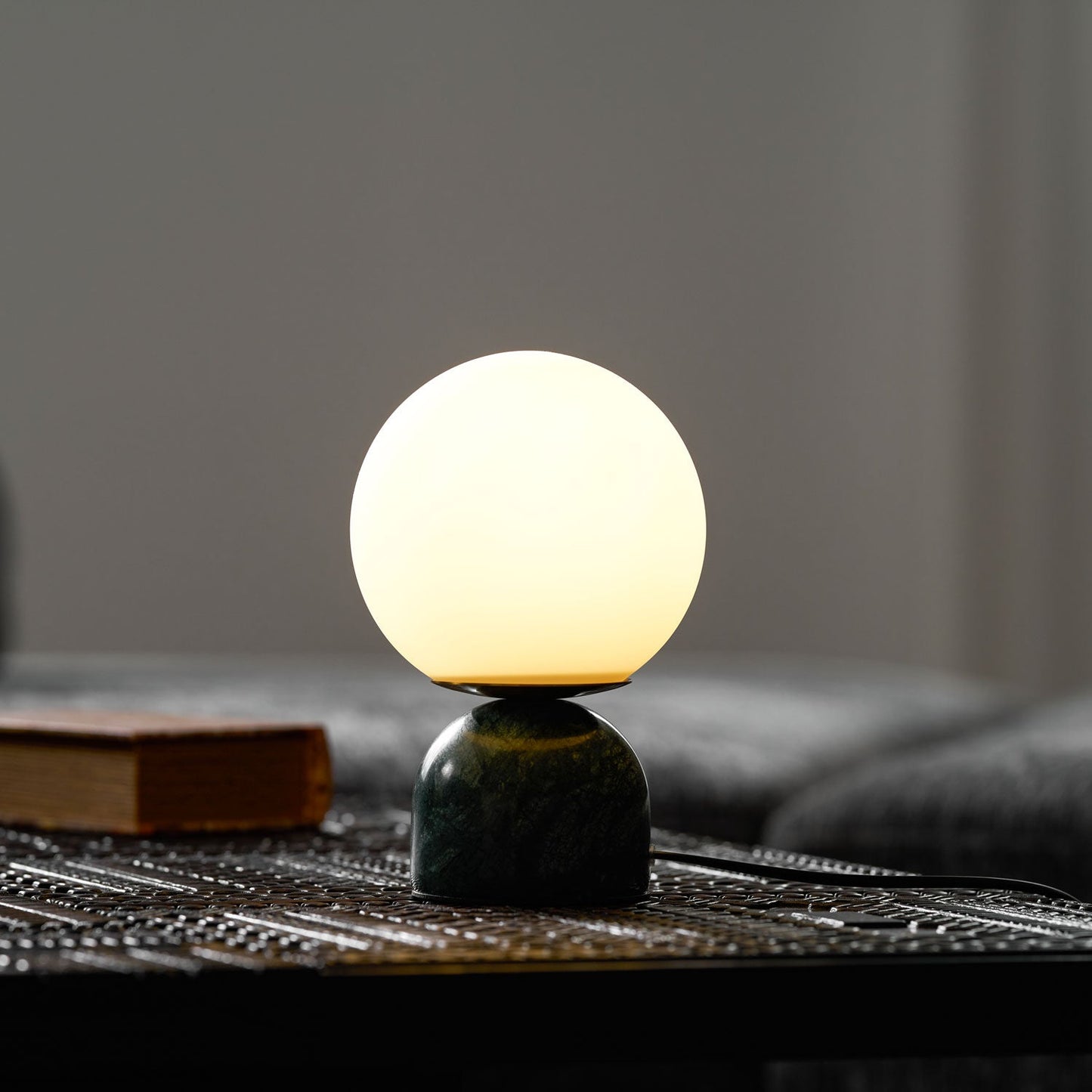 Nowoczesna lampa stołowa Orb Glow Kompaktowe światło otoczenia