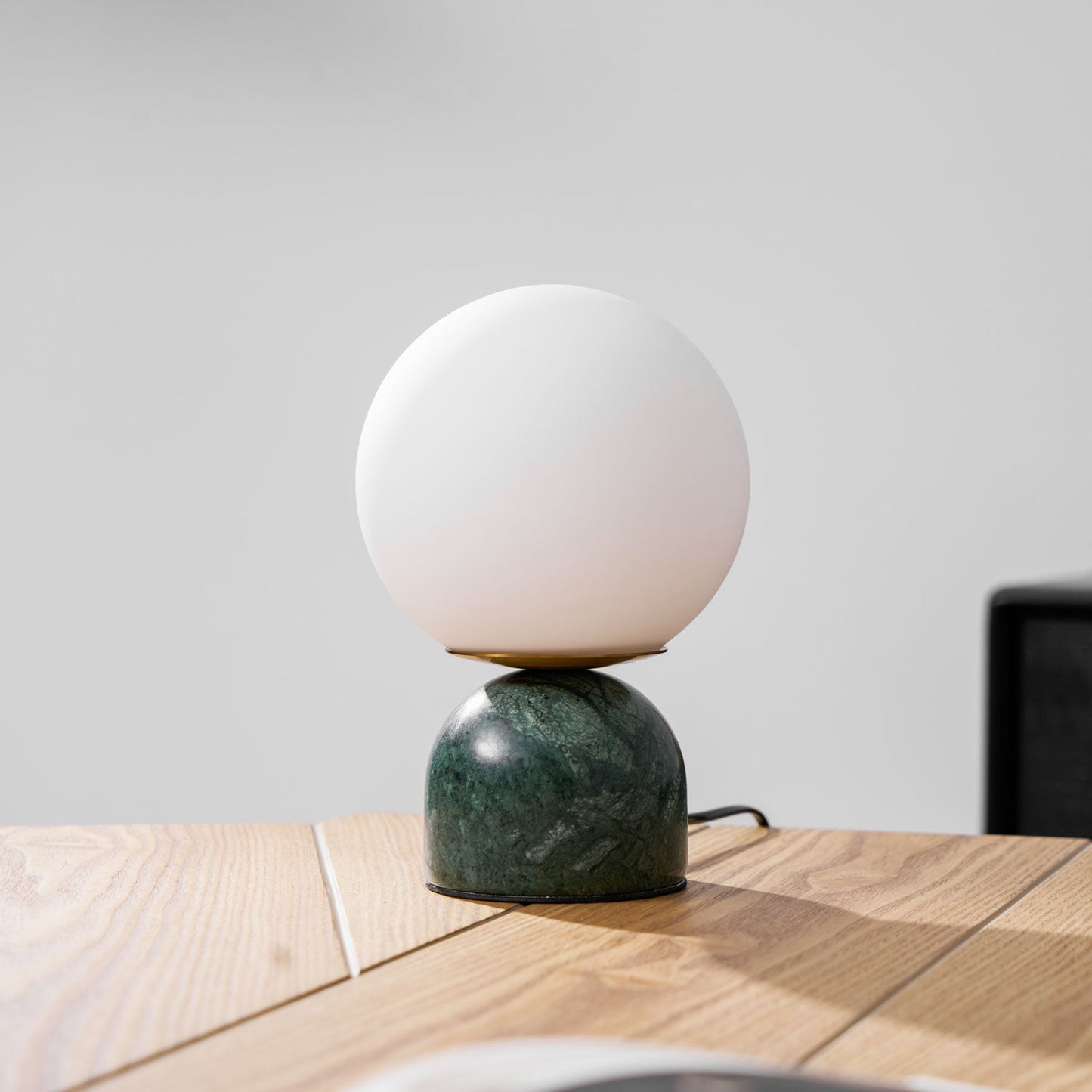 Nowoczesna lampa stołowa Orb Glow Kompaktowe światło otoczenia