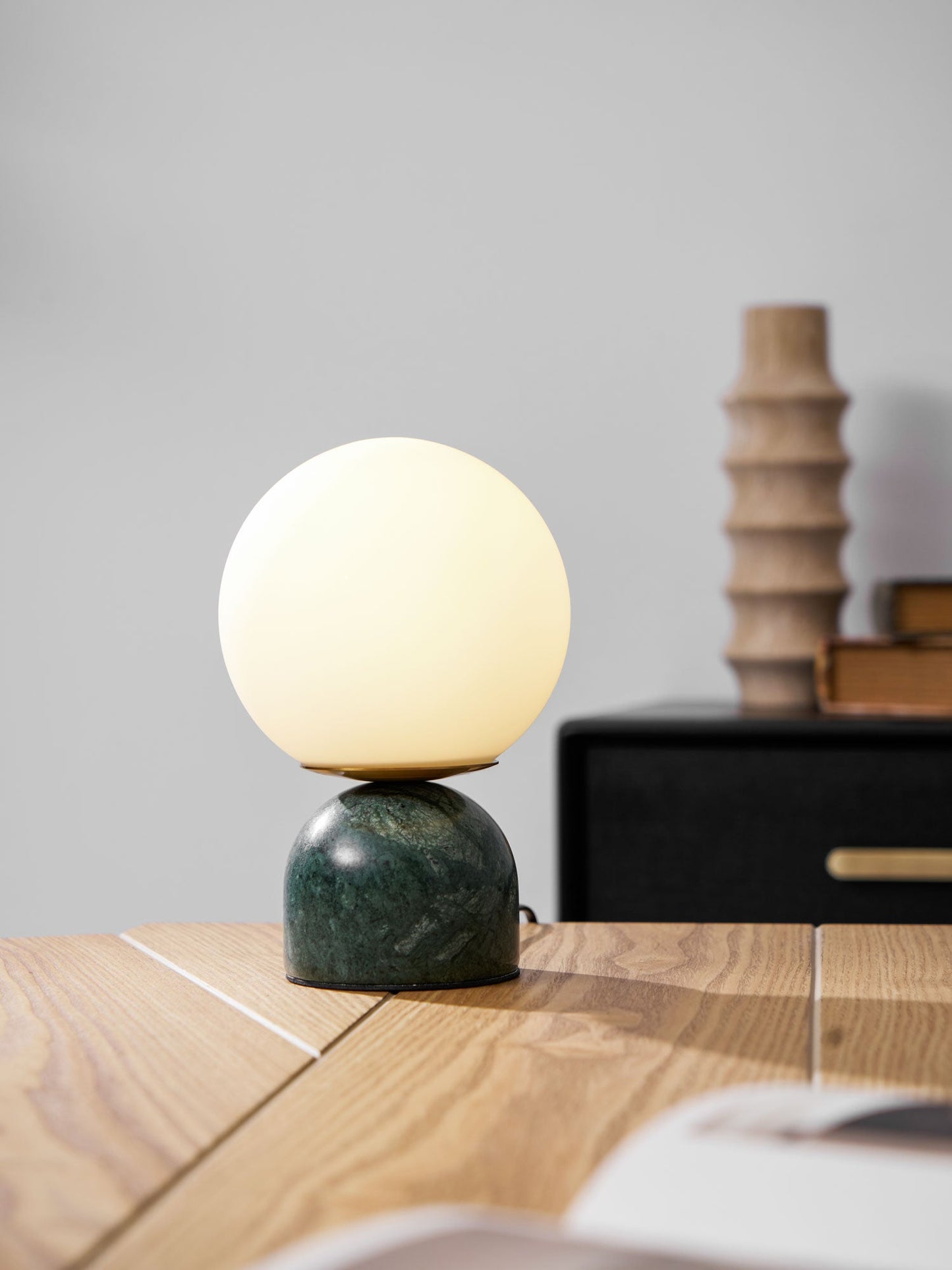 Nowoczesna lampa stołowa Orb Glow Kompaktowe światło otoczenia