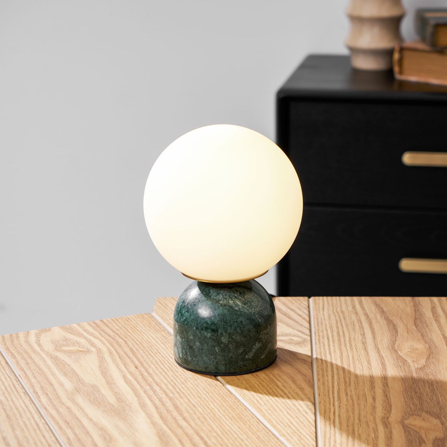 Nowoczesna lampa stołowa Orb Glow Kompaktowe światło otoczenia