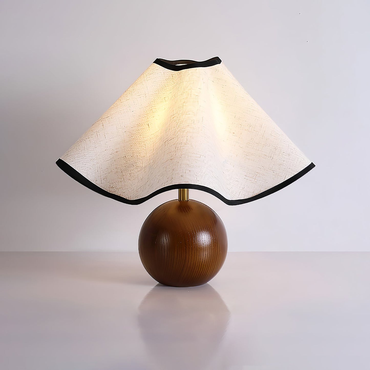 Rzeźbiarska, falista lampa stołowa do wnętrz