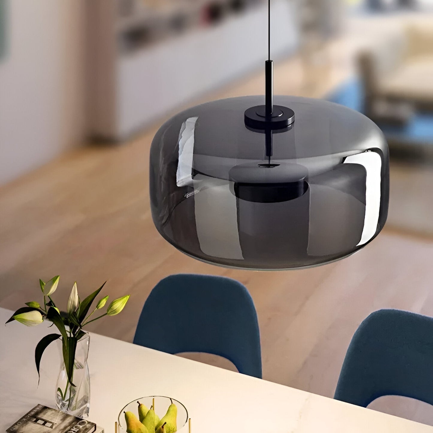 Lampa wisząca w stylu mid-century z trzema kloszami i regulowanymi przewodami