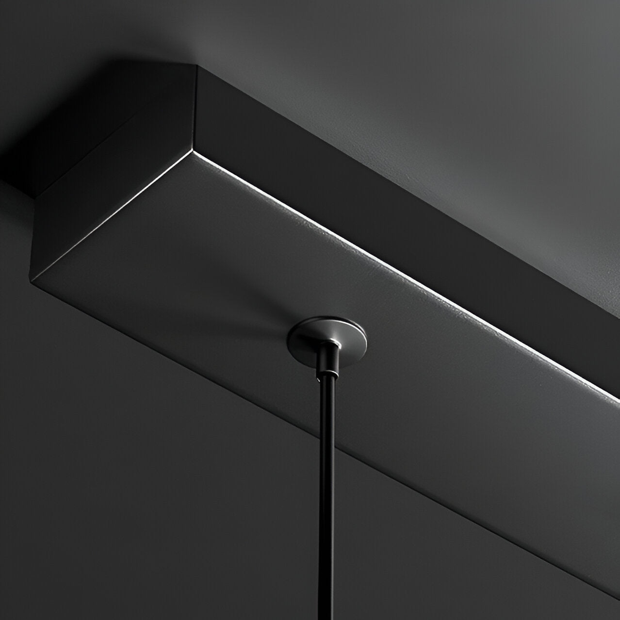 Lampa wisząca w stylu mid-century z trzema kloszami i regulowanymi przewodami