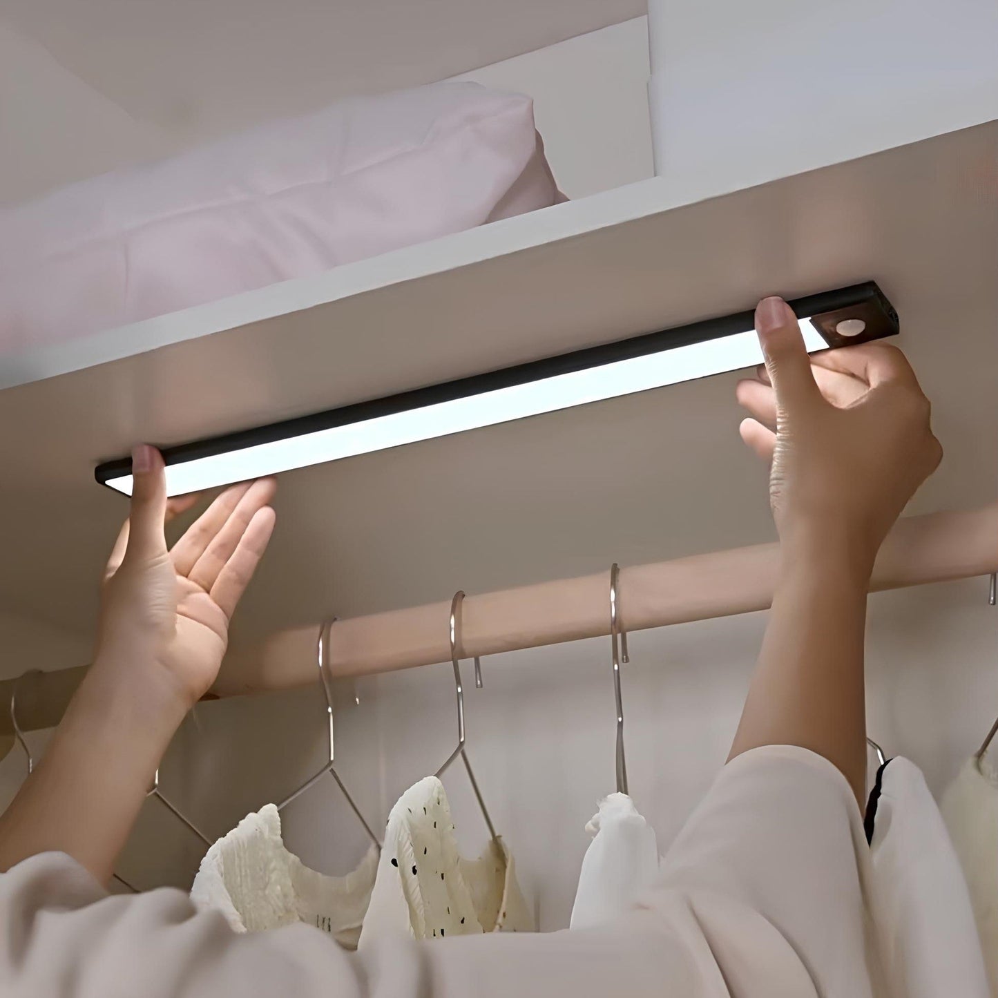 Magnetic Wireless LED Light Bar with Motion Sensor