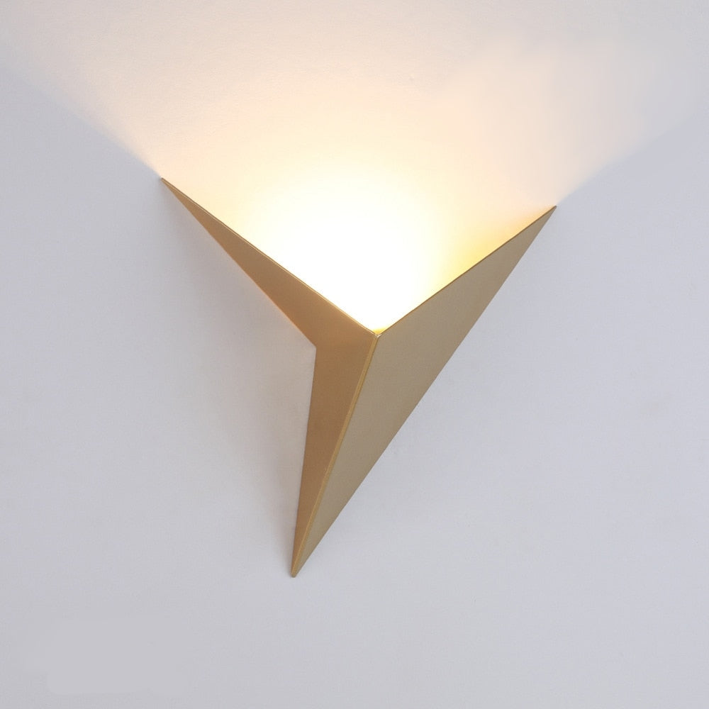 Minimalist wall lamp in the shape of a triangle with the option of warm or cool light