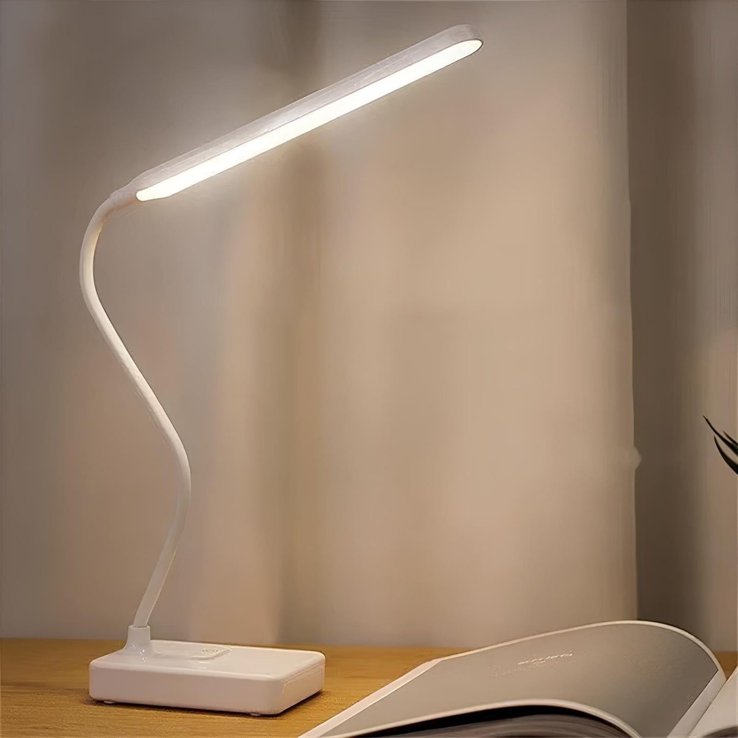 Kompaktowa lampka biurkowa ładowana USB z elastycznym ramieniem LED
