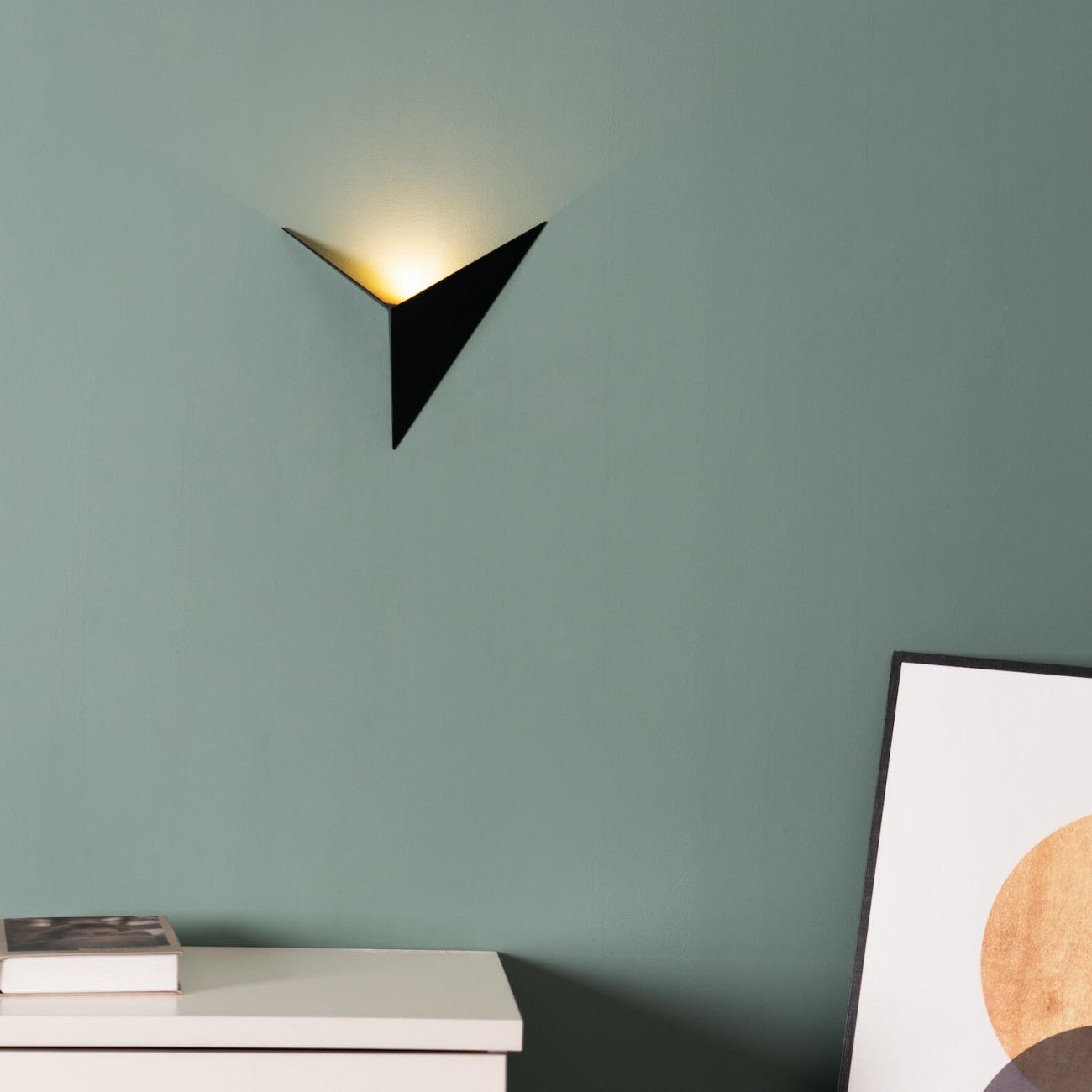 Minimalist wall lamp in the shape of a triangle with the option of warm or cool light